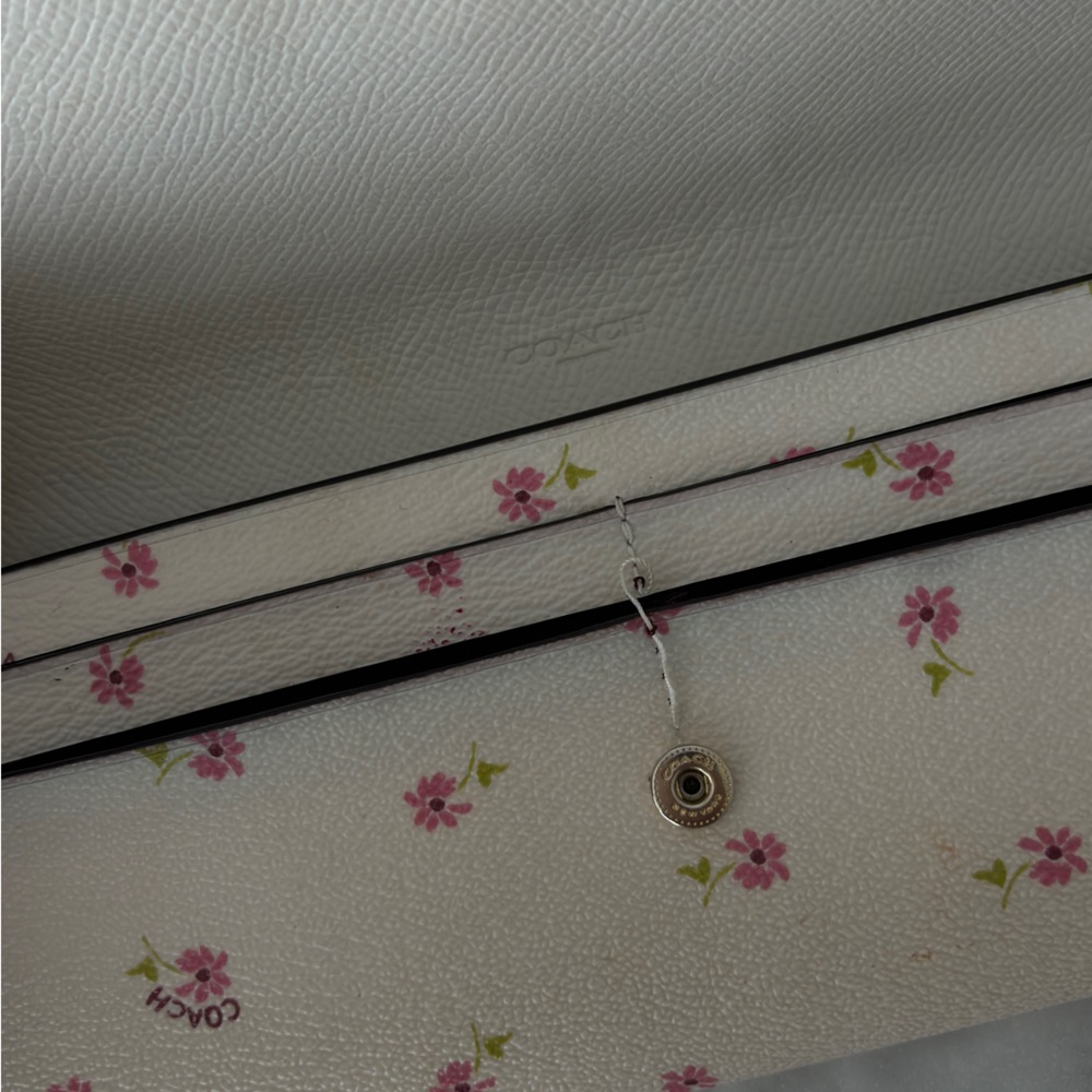 Floral Coach Wallet - beige with pink flowers - Picture 4 of 4